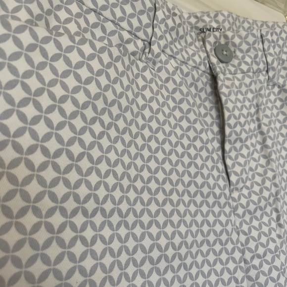 Closet closing Thursday!! Ankle pants - patterned white - Picture 2 of 3